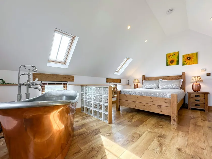 Corn Keep - self catering apartment with balcony - Image 1