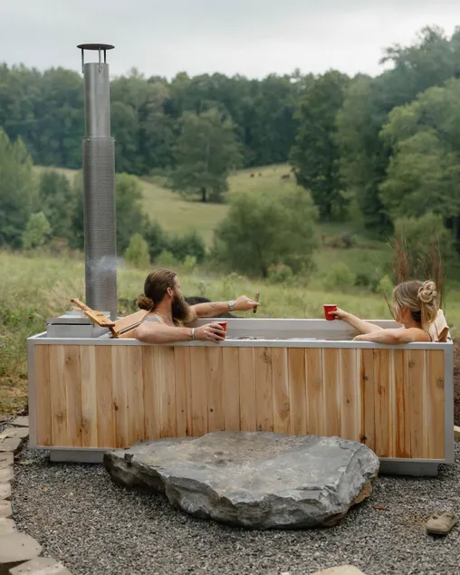 Relaxing Farm Stay with Woodfire Sauna and Hottub - Image 1