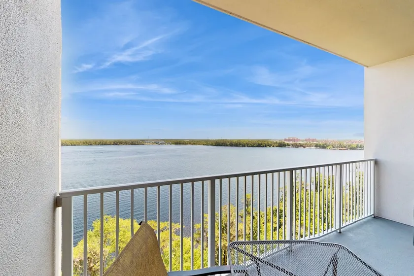 1 BR condo with lakefront balcony & heated pool - Image 1