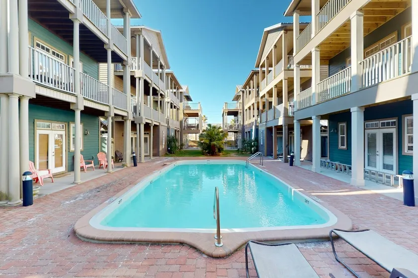 3-story, dog-friendly home with pool & balcony - w - Image 1