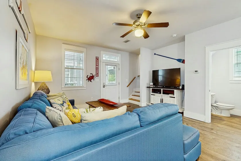 Beautiful home in a gated community with porches & - Image 1