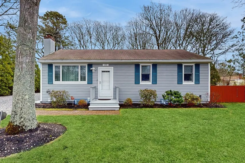 Charming Cape Cod: AC, Large Yard & Beach Gear - Image 1
