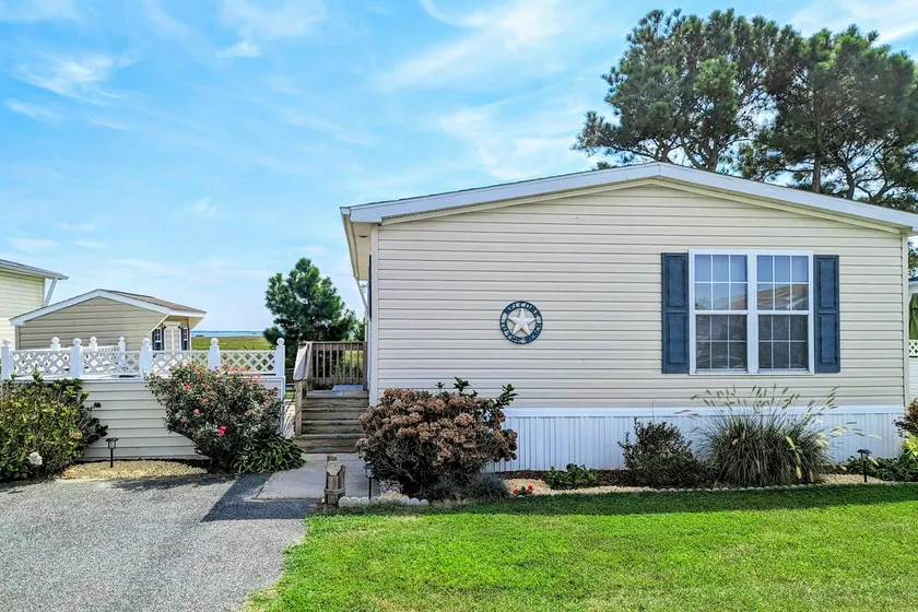 Bay-View Retreat: 2 Pools, Sports Courts & More! - Image 1