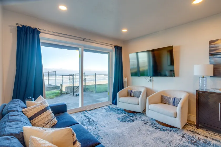 Oceanfront Lincoln City Condo w/ Community Pool - Image 1