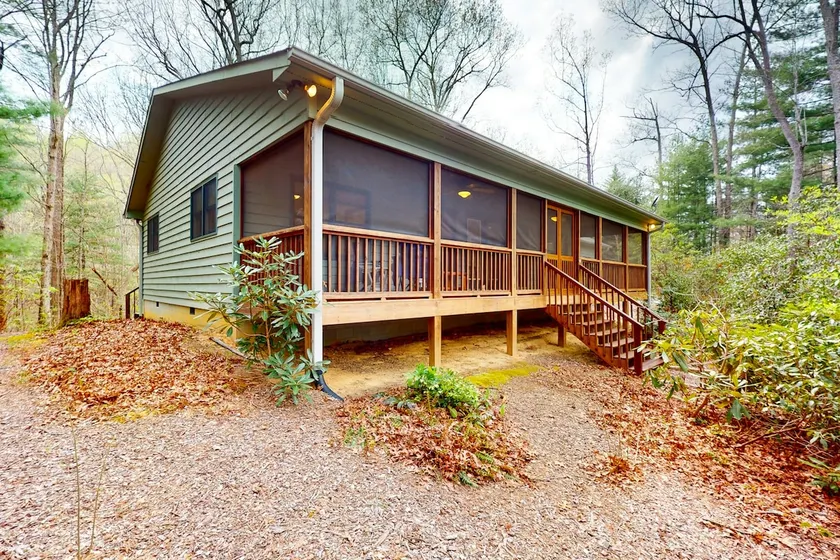 Mountainside abode, wood stove, firepit, sunroom - Image 1