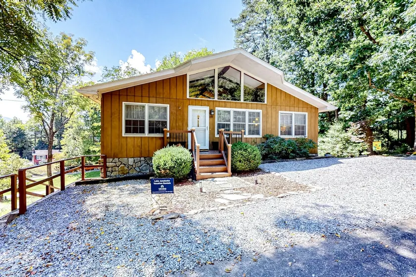 Renovated mtn-view home, pool, golf, fireplace - Image 1