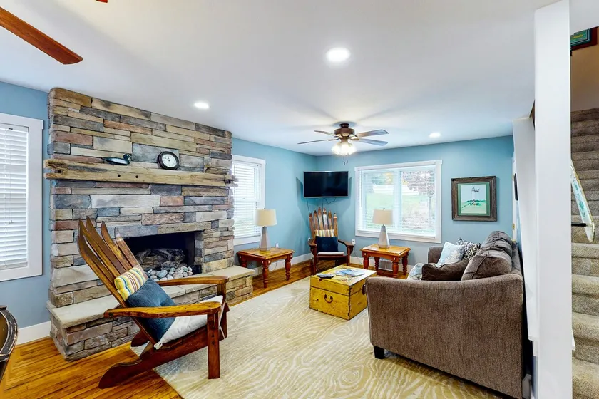 Chic Farmhouse Near Downtown with Firepit & AC - Image 1