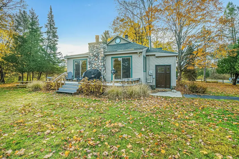 Riverfront Oasis Near Slopes: Firepit & 5 Acres - Image 1