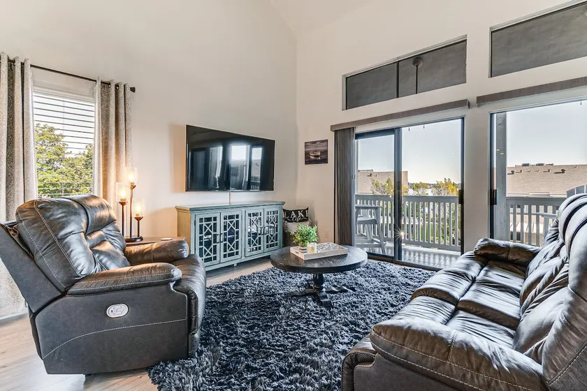 Steps to Lake Conroe! Condo w/ Balcony & Views - Image 1