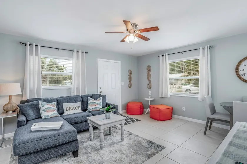 Charming duplex near the beach with screened porch - Image 1