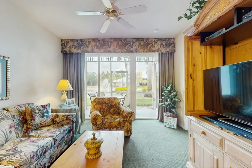 Lakefront home with water view golf pool hot tub & - Image 1