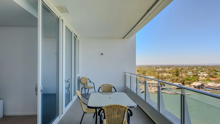 Bridgepoint 1303 - Image 1