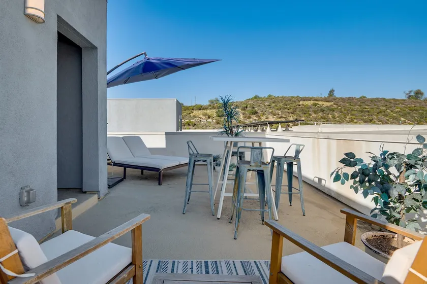 12 Mi to Dtla! Multi-level Charmer w/ Pool Access - Image 1