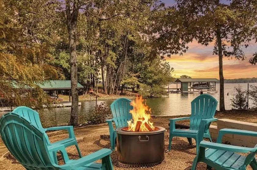 Watts Barr Waterfront Retreat - Image 1