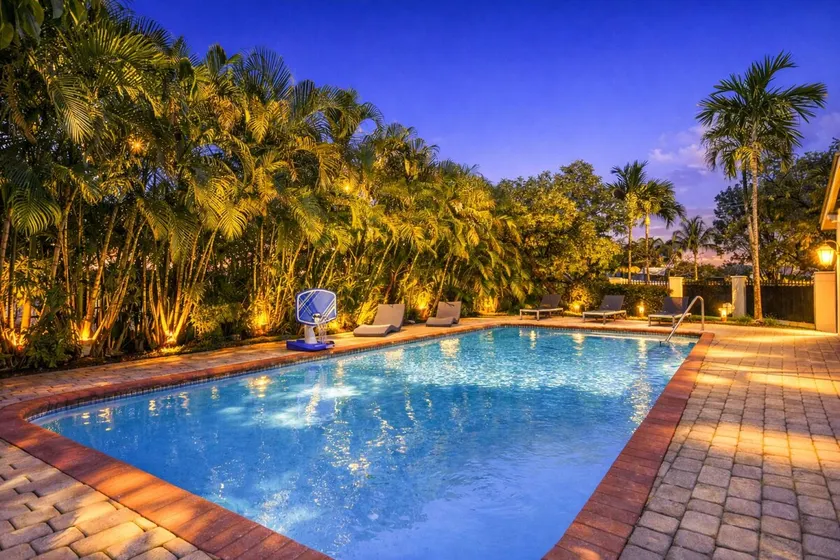 Private heatedpool | Quiet cul-de-sac | Waterfront - Image 1
