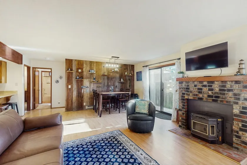 Family friendly home near the ocean with a yard, g - Image 1