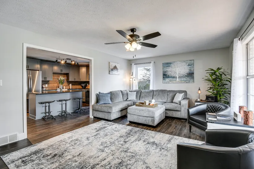 Country Setting w/ Modern Feel! Group Stay in Waco - Image 1