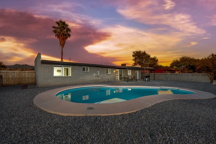 Pool, Davis Monthan AFB, 4 BR 2 BA, Renovated - Image 1