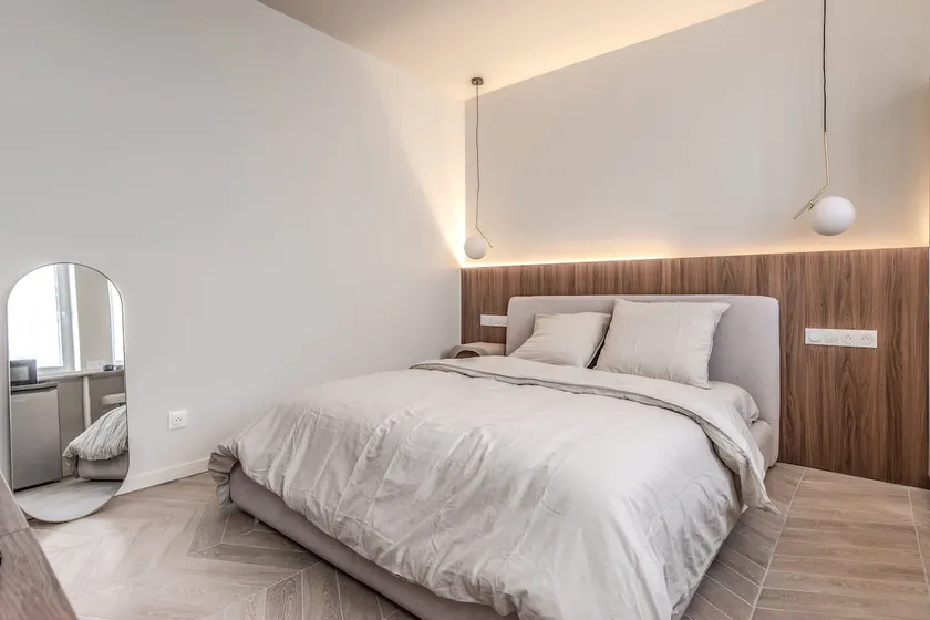 Elegant Renovated Apartment - Image 1