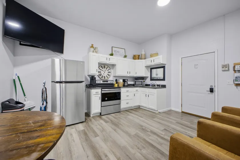 Bunkhouse on the Square-Pet Friendly! - Image 1