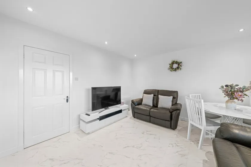 Bruce Road 3 Bedroom Apartment - Glenrothes, Fife - Image 1