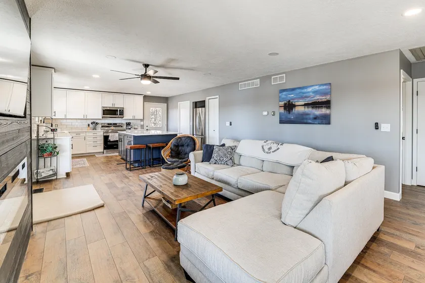 Waterfront Deck, Shell Knob Gem on Table Rock! - Image 1