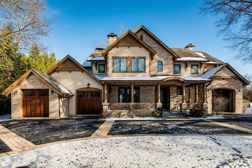 1 Mi to Metra: Estate w/ Theater, Game Room & More - Image 1