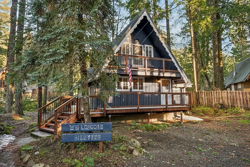 Coal Creek Cabin | hot tub, creek - Image 1