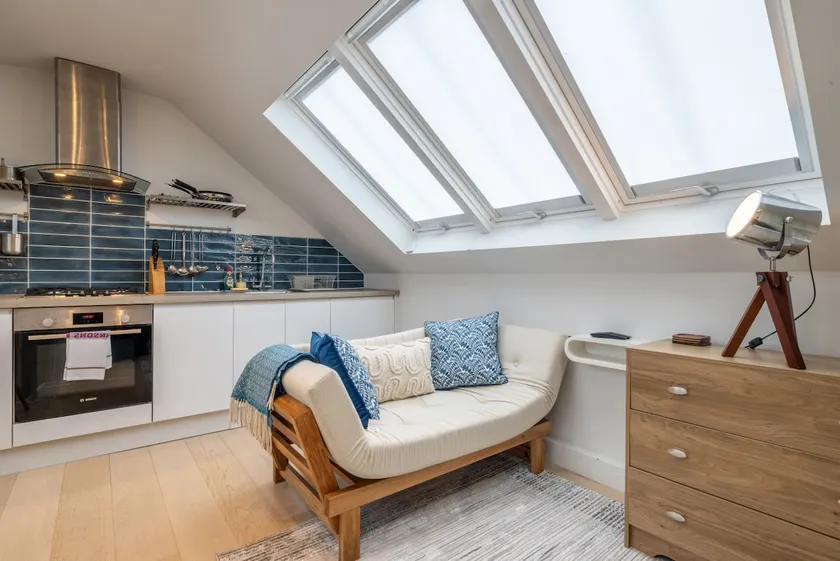 Charming Central 1Bed Home - Image 1