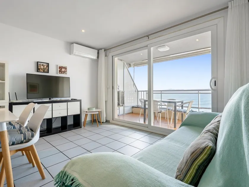 Apartment with sea views only 6km Port Aventura - Image 1