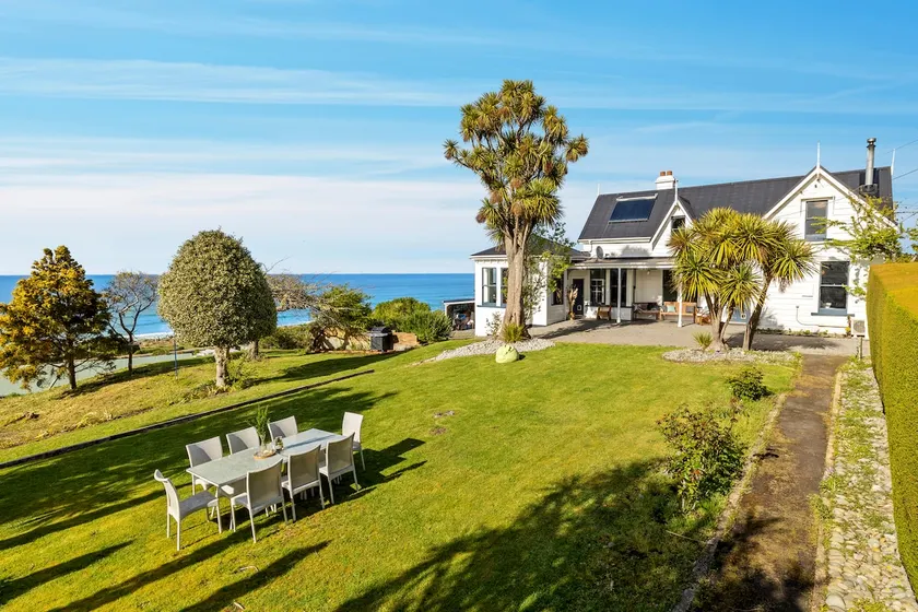 The Professor's Beach House - Brighton Home - Image 1