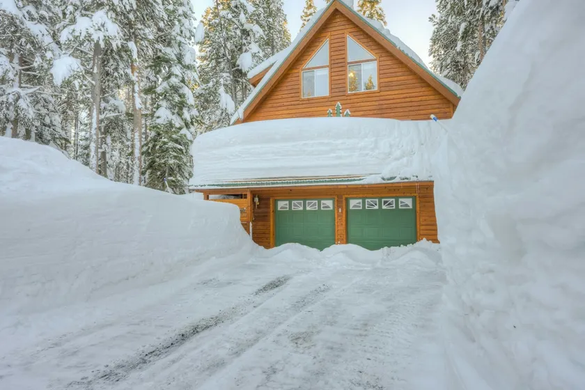 Charming Tahoe Donner home with 2 fireplaces & washer&dryer - Image 1