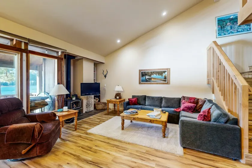 Second-floor lakefront condo with scenic views & easy access to town & slopes - Image 1