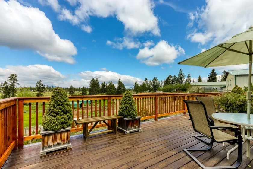 Mountain-view retreat with deck, grill & washer&dr - Image 1