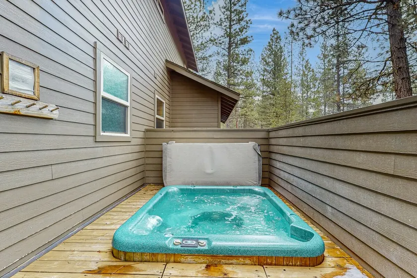 Sunriver home with private hot tub, SHARC passes f - Image 1