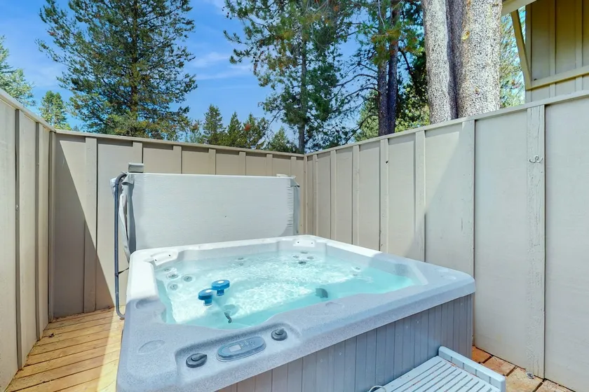New Listing! 44 Freemont Crossing W/ Hot Tub 3 Bedroom Townhouse - Image 1