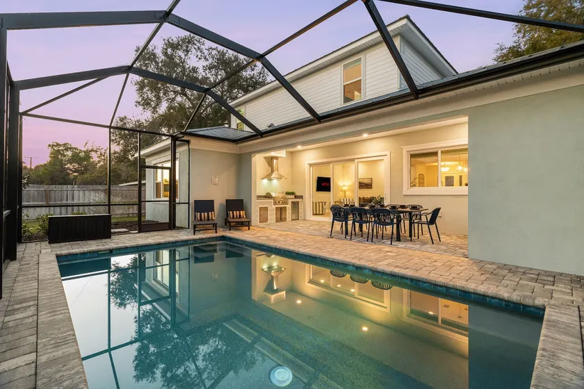 Blossom Bay | Heated Pool, Jura Coffee, Sleeps 10 - Image 1