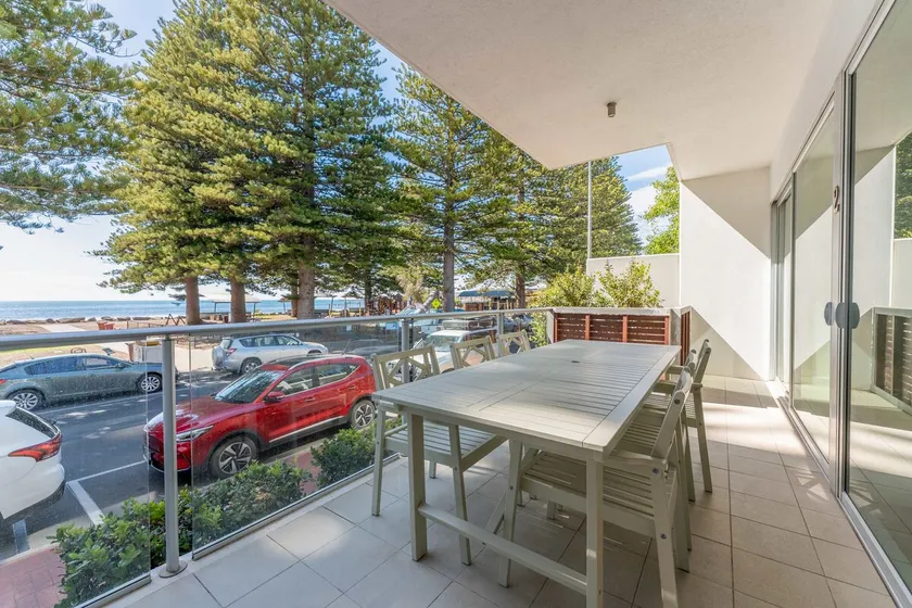 Breeze Beachfront Apartment no 1 - First Floor - Image 1