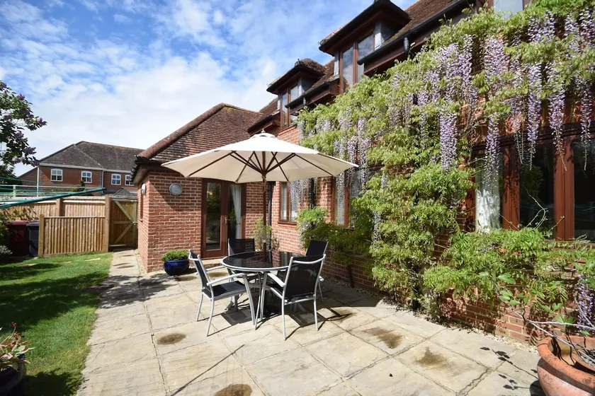 Garden Flat -  comfortable cottage for two close to Chichester and Goodwood - Image 1