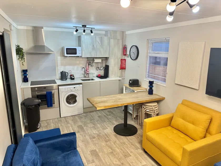 7-bed Compact Chalet Near Glasgow Sleeps up to 14 - Maryville Caravan Site Uddingston, Glasgow - Image 1