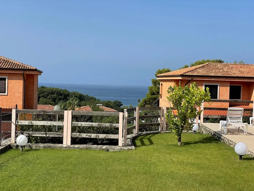 Villa with garden in Belvedere Marittimo - Image 1