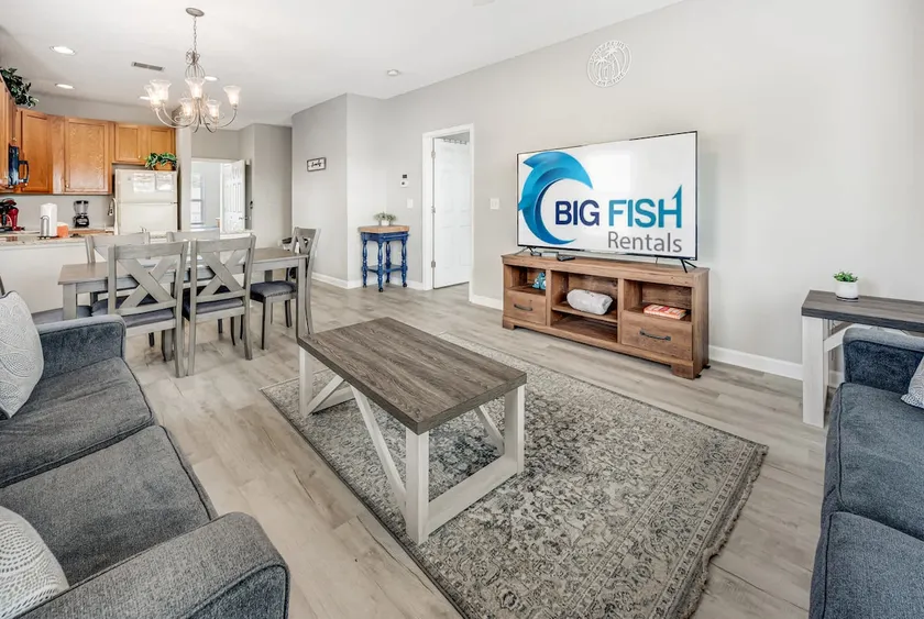 Large 3BR Private Condo Pool Tennis Great Location - Image 1