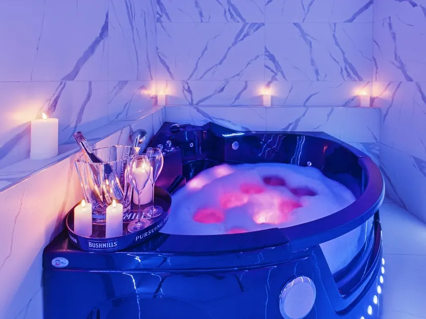 Jacuzzi LoveAparts Marki Deep Ocean - Image 1