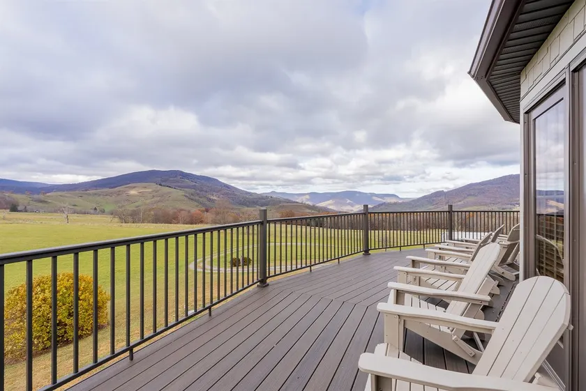 5BR Mountain Farmhouse | 270° Views | Sleeps 10 - Image 1