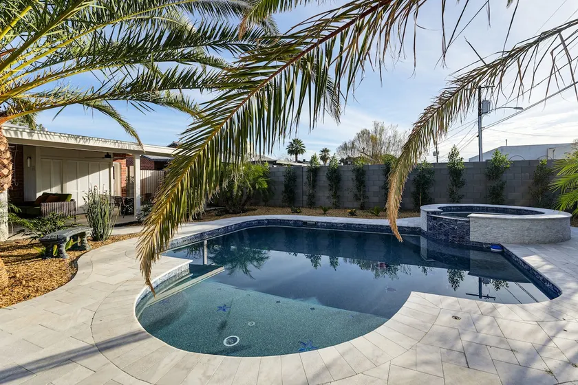 Shop, Swim & Explore: Updated Phoenix Home! - Image 1