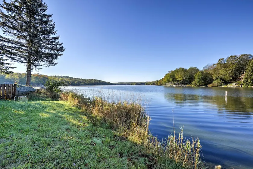 Poconos Retreat in The Hideout Lake Community! - Image 1