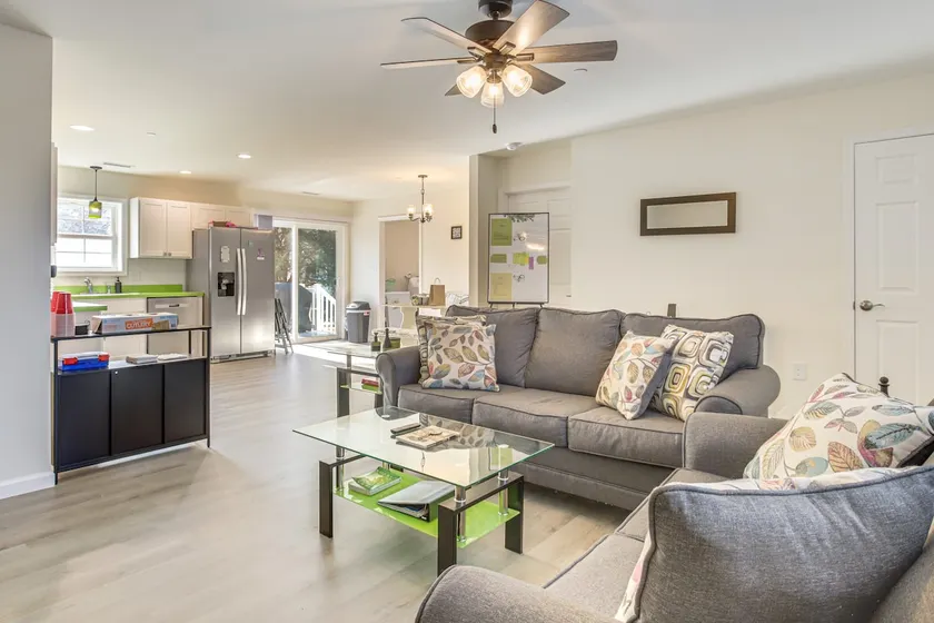 Walk to Local Eats & Docks! Crisfield Getaway - Image 1