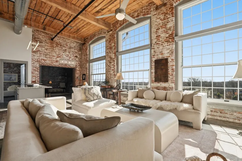 Top Floor River View, Historic Mill Loft, Sleeps 6 - Image 1