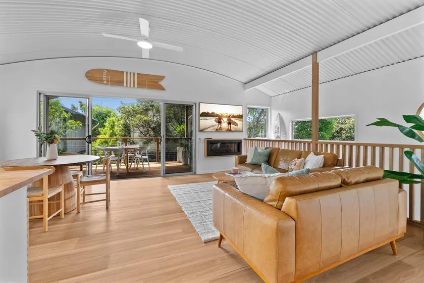 Walk to Beach Casuarina 2BR Beach Shack w/ Parking - Image 1