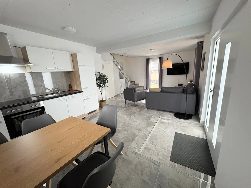 HUGOS Design House - ruhig & modern - Image 1